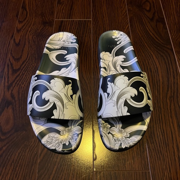 Versace Other - Versace Silver Baroque Sliders Men Medium
